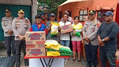 Peduli Warga Terdampak, Polsek Medan Area Bantu Korban Kebakaran di Medan Denai 