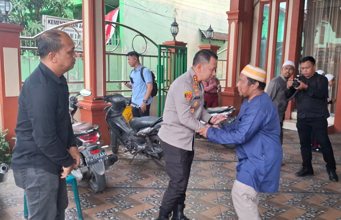 Polri Hadir Dengan Empati, Kapolrestabes Medan Melayat Ibu dari Wartawan Metro TV Usrizal Pulungan