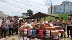 Polri Hadir untuk Warga: 235 Jiwa Korban Banjir Hamdan Terima Bantuan dari Wakapolda dan Kapolrestabes Medan
