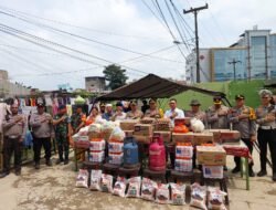 Polri Hadir untuk Warga: 235 Jiwa Korban Banjir Hamdan Terima Bantuan dari Wakapolda dan Kapolrestabes Medan