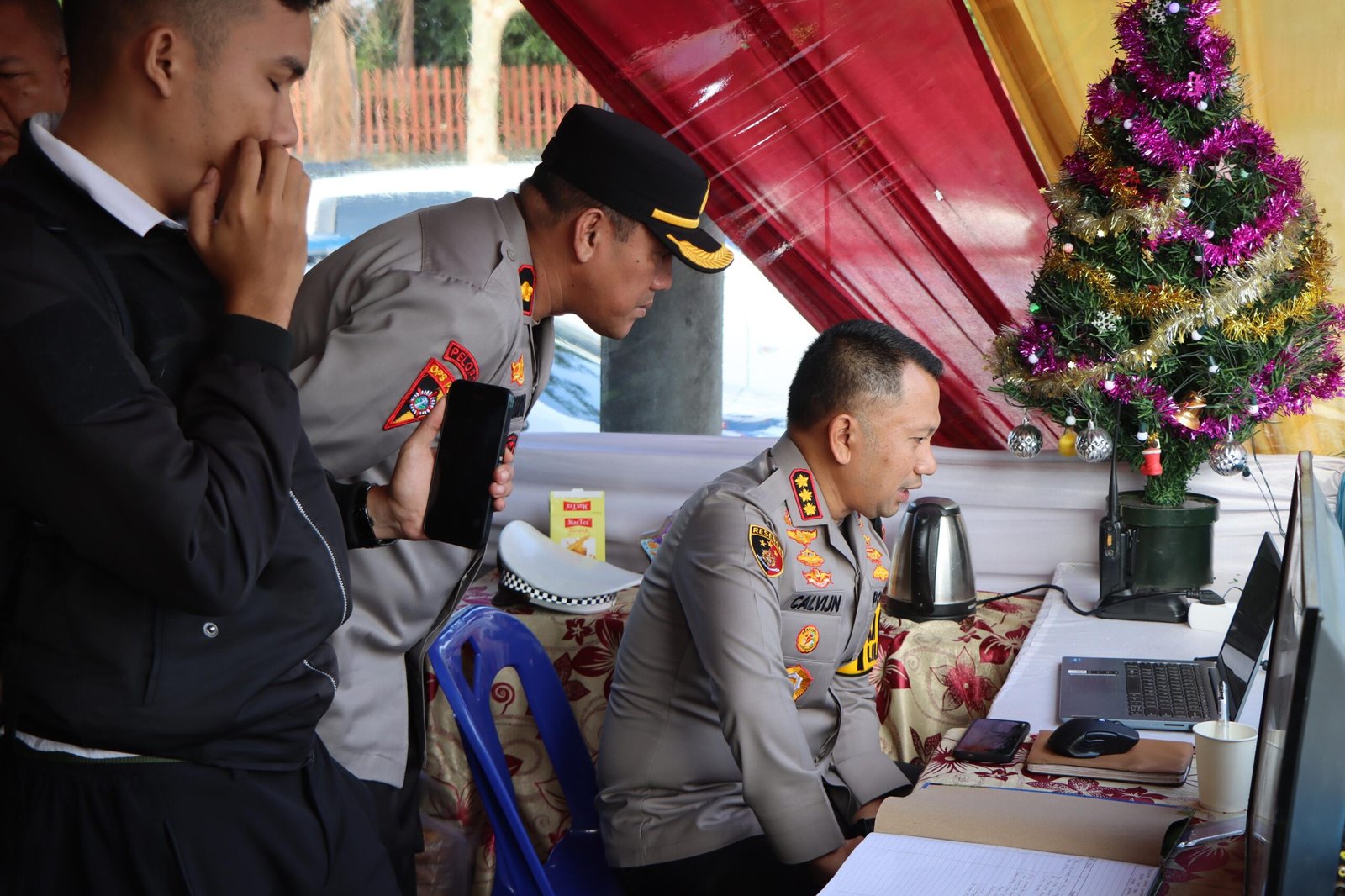 Polrestabes Medan Aktifkan Pos Pengamanan Operasi Lilin Toba 2025, Kapolrestabes Tinjau Pospam Sisingamangaraja