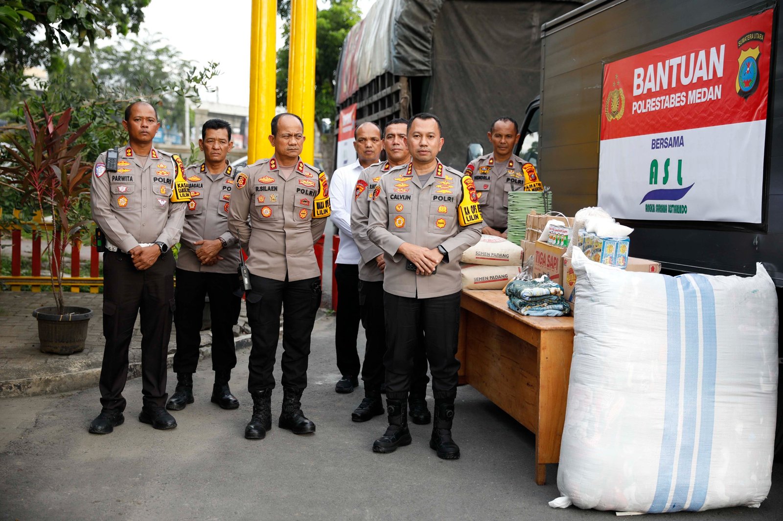 Wujud Kepedulian, Kapolrestabes Medan Salurkan Bantuan Bagi Korban Banjir di Tapsel dan Langkat