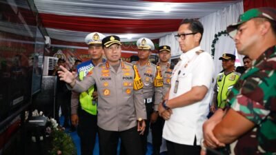 ‎Kapolrestabes Medan Pimpin Patroli Skala Besar Malam Natal, Tinjau HKBP Sudirman dan Katedral
