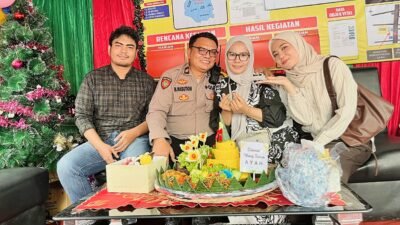 Momen Haru di Pos Pam RCW Medan, Iptu Nizar Nasution Dapat Kejutan Ulang Tahun Dari Keluarga