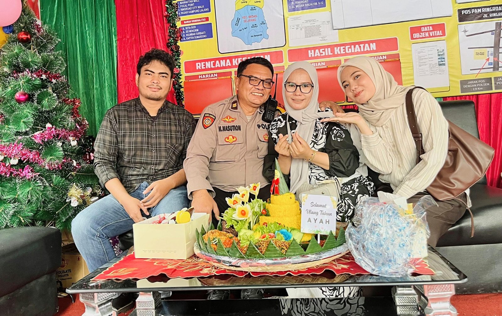 Momen Haru di Pos Pam RCW Medan, Iptu Nizar Nasution Dapat Kejutan Ulang Tahun Dari Keluarga