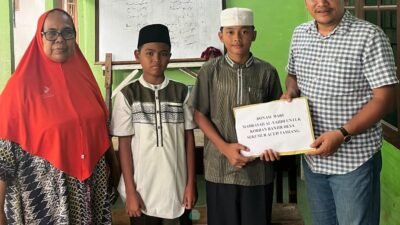 Madrasah Al-Yahdi Medan Salurkan Donasi untuk Literasi Al-Qur’an di Desa Sekumur