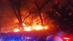 Pabrik Swallow di Jalan Yos Sudarso Medan Deli Ludes Terbakar