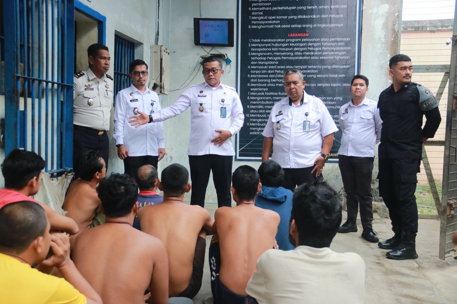 Door to Door!!!... Kasi Binadik Lakukan Sapa Kasih