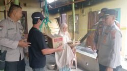 Atensi AKBP Jhon Sitepu, SIK, MH, Kapolsek Perbaungan Salurkan Bansos Ramadan untuk Korban Kebakaran di Sergai