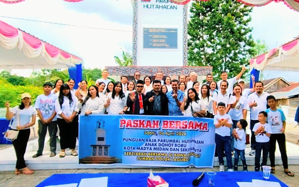 Punguan Parumbal Hutahaean Dohot Boru Kota Medan Gelar Ziarah dan Partangiangan di Tugu Parumbal ‎