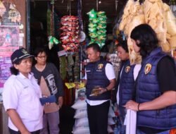 Polres Humbahas Kolaborasi Bersama Dinas Perdagangan Monitoring Peredaran Minyak Kita Di Pasar Dolok Sanggul