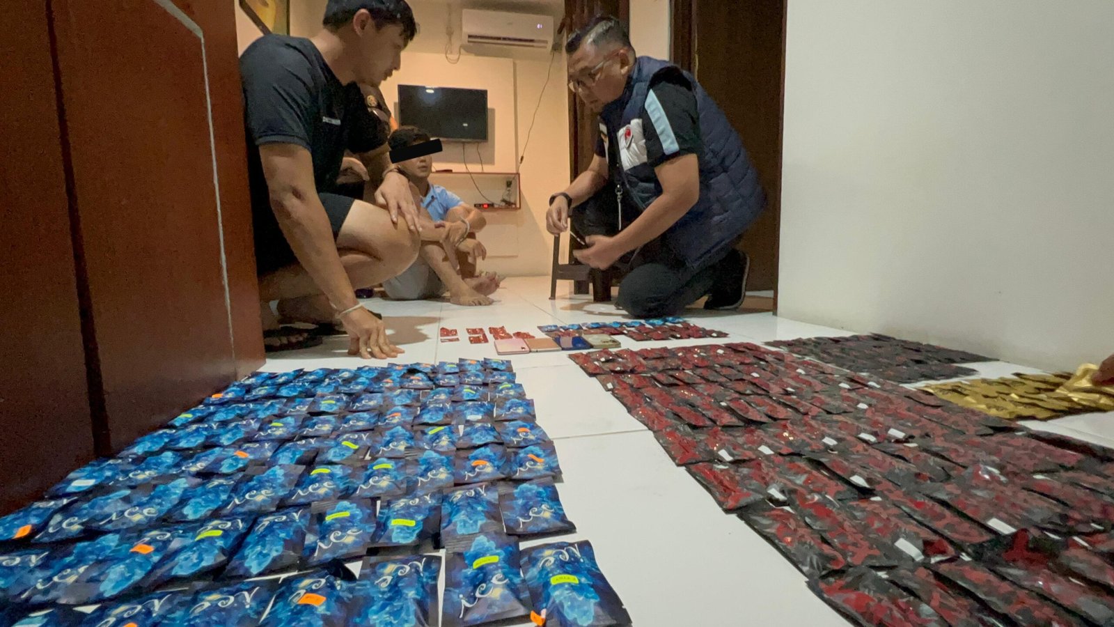 Terkuak!!!... Apartemen Jadi Gudang Vape Narkoba, Polisi Sita Ratusan dan Tangkap 2 Pelaku