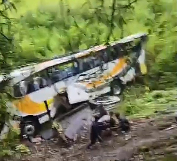 Bus Rombongan Anak Sekolah Minggu HKBP Terjun ke Jurang di Toba, 50 Orang Terluka