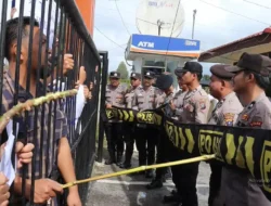 Polres Humbang Hasundutan menggelar simulasi Sistem Pengamanan Markas Komando (Sispam Mako) di kompleks Mapolres Humbahas