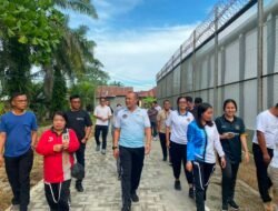 Gelar Jumat Sehat, Plt. Kepala Lapas Narkotika Langkat Pimpin Jalan Santai Sekaligus Kontrol Area Brandgang