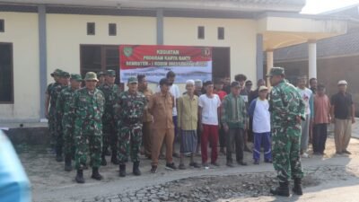 Wujud Kepedulian, Kodim 0603/Lebak Bersama Warga Bangun MCK Musala di Parungsari