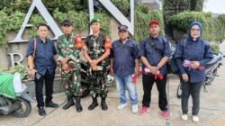 Bersama Babinsa, AJMI dan PW Pemuda Muslim Sumut Bagikan 1945 Bendera Merah Putih, Gelorakan Semangat HUT ke-81 RI