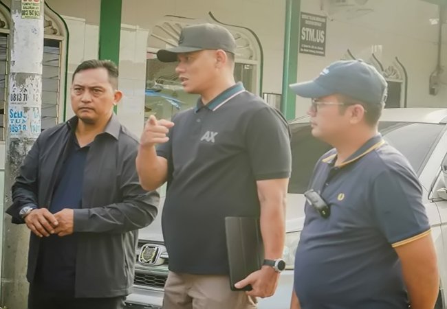 Atasi Drainase Tersumbat, Rico Waas Kerahkan Jajaran Pemko Medan Bersihkan Parit di Jalan Taduan
