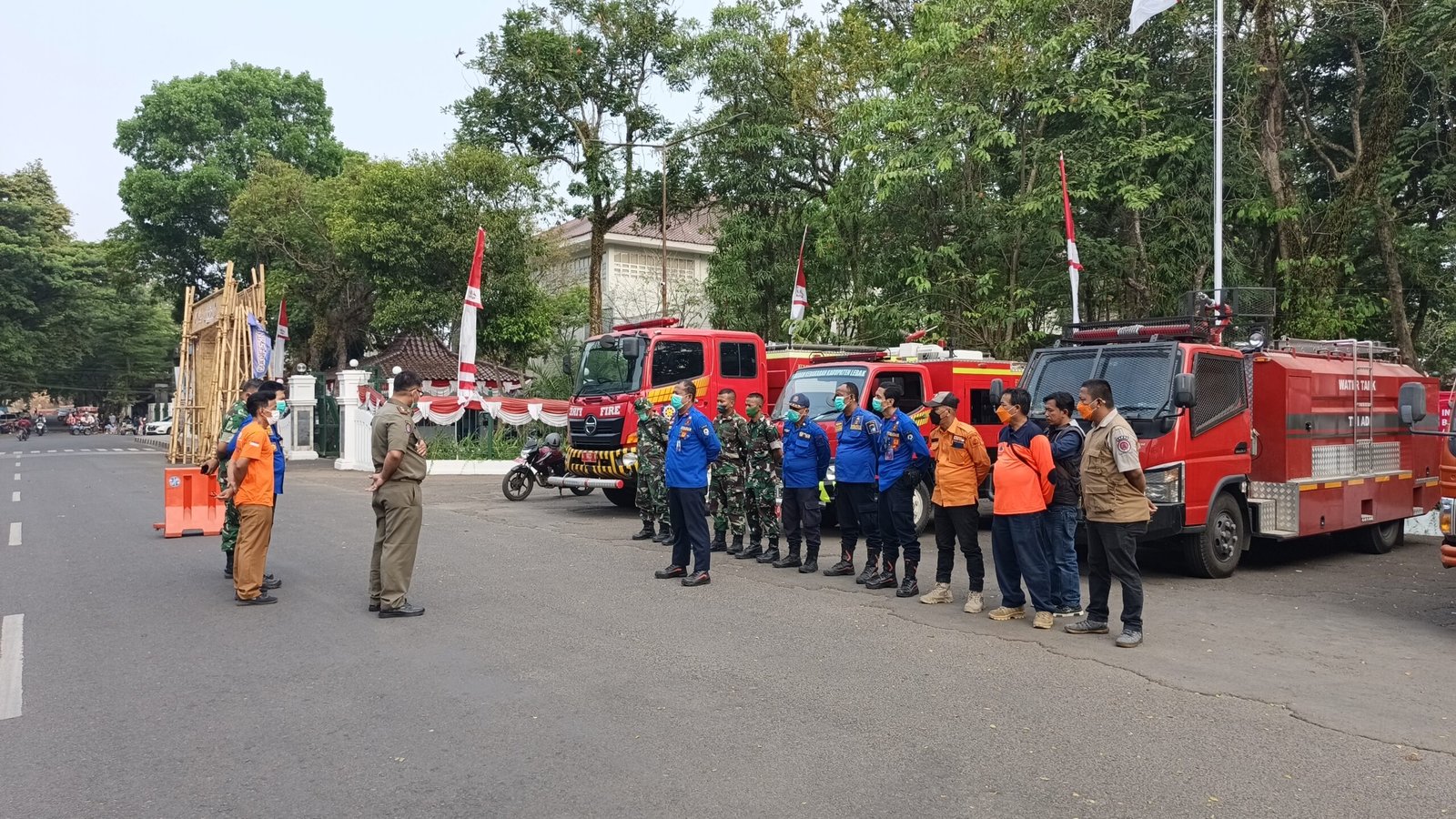 Bersihkan Abu Vulkanik Anak Krakatau, Kodim 0603/Lebak Bersama Forkopimda Turun ke Jalan