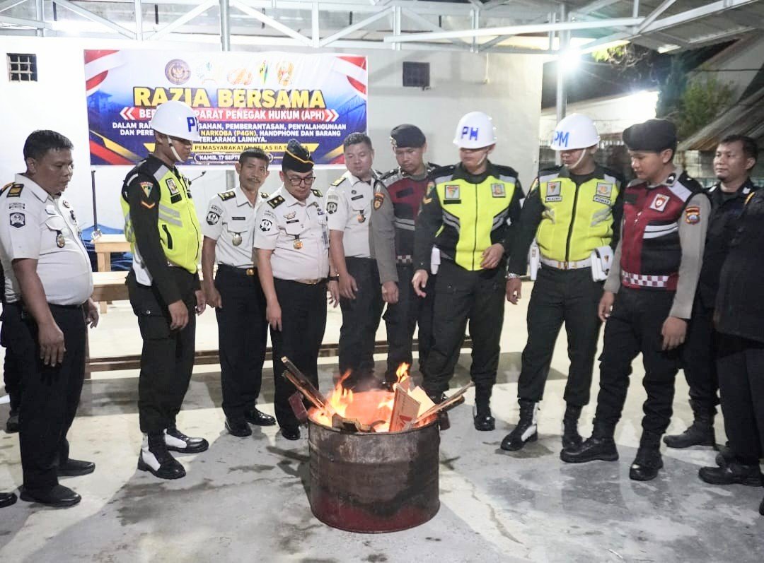 Perkuat Keamanan, Lapas Sibolga Gandeng APH Laksanakan Razia Gabungan Kamar Hunian