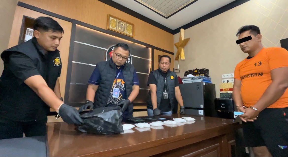 ‎Hendak Pulang ke Aceh, Penumpang Travel Ditangkap Bawa 480 Gram Sabu di MMTC ‎