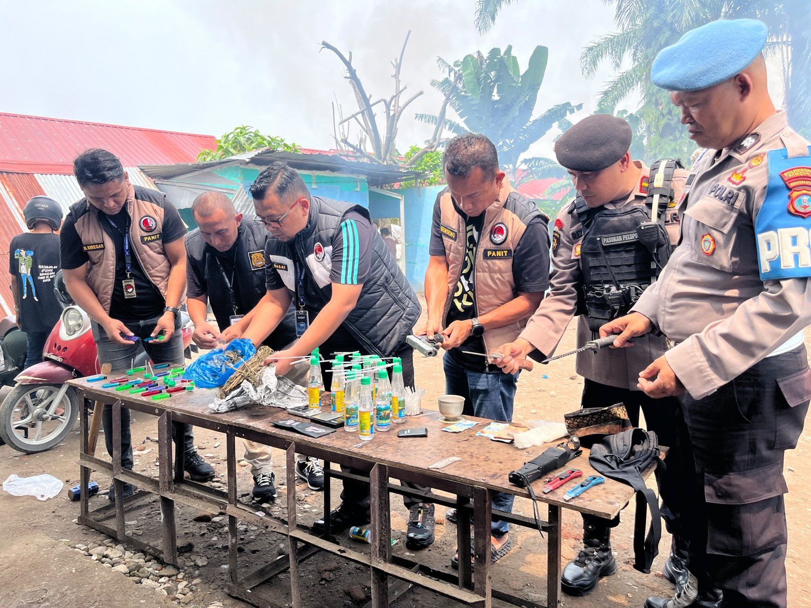 Gerebek Sarang Narkoba di Kutalimbaru, Polisi Sita Pistol dan Sangkur, Bandar Sabu Diciduk!